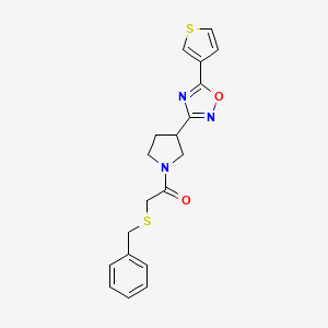 2-(Benzylthio)-1-(3-(5-(thiophen-3-yl)-1,2,4-oxadiazol-3-yl)pyrrolidin-1-yl)ethanone