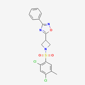 molecular formula C18H15Cl2N3O3S B2793479 5-(1-((2,4-Dichloro-5-methylphenyl)sulfonyl)azetidin-3-yl)-3-phenyl-1,2,4-oxadiazole CAS No. 1251574-95-4