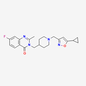 molecular formula C22H25FN4O2 B2797376 3-[[1-[(5-Cyclopropyl-1,2-oxazol-3-yl)methyl]piperidin-4-yl]methyl]-7-fluoro-2-methylquinazolin-4-one CAS No. 2415630-75-8