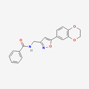 molecular formula C19H16N2O4 B2798915 N-((5-(2,3-dihydrobenzo[b][1,4]dioxin-6-yl)isoxazol-3-yl)methyl)benzamide CAS No. 1209375-22-3