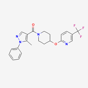 molecular formula C22H21F3N4O2 B2800577 (5-methyl-1-phenyl-1H-pyrazol-4-yl)(4-((5-(trifluoromethyl)pyridin-2-yl)oxy)piperidin-1-yl)methanone CAS No. 1421482-15-6