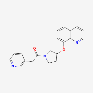 2-(Pyridin-3-yl)-1-(3-(quinolin-8-yloxy)pyrrolidin-1-yl)ethanone