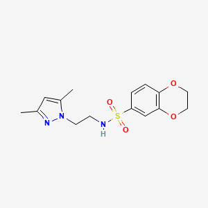 molecular formula C15H19N3O4S B2801795 N-(2-(3,5-dimethyl-1H-pyrazol-1-yl)ethyl)-2,3-dihydrobenzo[b][1,4]dioxine-6-sulfonamide CAS No. 1234928-83-6