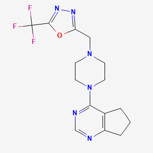 molecular formula C15H17F3N6O B2801893 1-{5H,6H,7H-cyclopenta[d]pyrimidin-4-yl}-4-{[5-(trifluoromethyl)-1,3,4-oxadiazol-2-yl]methyl}piperazine CAS No. 2415623-97-9
