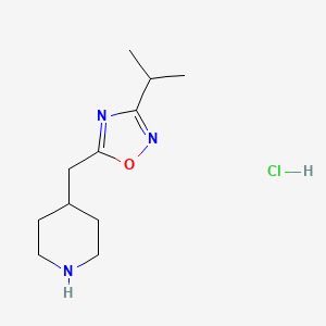 molecular formula C11H20ClN3O B2804826 4-{[3-(Propan-2-yl)-1,2,4-oxadiazol-5-yl]methyl}piperidine hydrochloride CAS No. 1909325-61-6