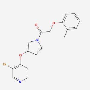 molecular formula C18H19BrN2O3 B2806076 1-{3-[(3-Bromopyridin-4-yl)oxy]pyrrolidin-1-yl}-2-(2-methylphenoxy)ethan-1-one CAS No. 2380176-09-8