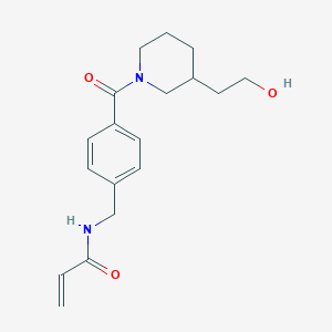 molecular formula C18H24N2O3 B2806634 N-({4-[3-(2-hydroxyethyl)piperidine-1-carbonyl]phenyl}methyl)prop-2-enamide CAS No. 2202197-58-6