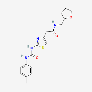 molecular formula C18H22N4O3S B2807797 N-((tetrahydrofuran-2-yl)methyl)-2-(2-(3-(p-tolyl)ureido)thiazol-4-yl)acetamide CAS No. 923244-69-3