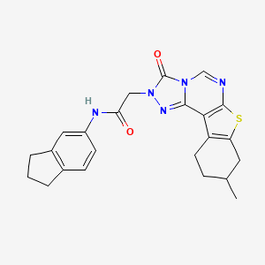 molecular formula C23H23N5O2S B2807901 N-(2,3-dihydro-1H-inden-5-yl)-2-{13-methyl-5-oxo-10-thia-3,4,6,8-tetraazatetracyclo[7.7.0.0^{2,6}.0^{11,16}]hexadeca-1(9),2,7,11(16)-tetraen-4-yl}acetamide CAS No. 1207047-36-6