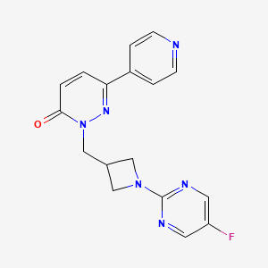 molecular formula C17H15FN6O B2808611 2-{[1-(5-Fluoropyrimidin-2-yl)azetidin-3-yl]methyl}-6-(pyridin-4-yl)-2,3-dihydropyridazin-3-one CAS No. 2198051-47-5