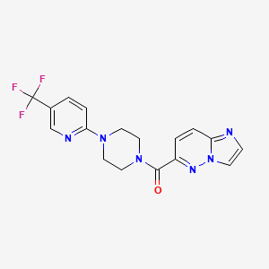 molecular formula C17H15F3N6O B2809984 1-{Imidazo[1,2-b]pyridazine-6-carbonyl}-4-[5-(trifluoromethyl)pyridin-2-yl]piperazine CAS No. 2415600-71-2