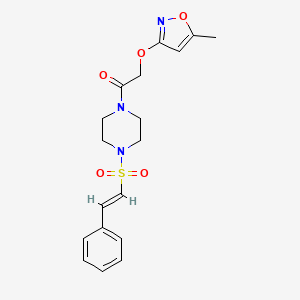 molecular formula C18H21N3O5S B2810050 2-[(5-methyl-1,2-oxazol-3-yl)oxy]-1-[4-[(E)-2-phenylethenyl]sulfonylpiperazin-1-yl]ethanone CAS No. 1110893-52-1