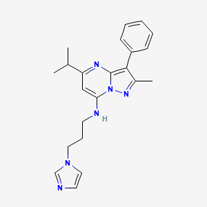 molecular formula C22H26N6 B2811778 N-[3-(1H-imidazol-1-yl)propyl]-2-methyl-3-phenyl-5-(propan-2-yl)pyrazolo[1,5-a]pyrimidin-7-amine CAS No. 896596-79-5