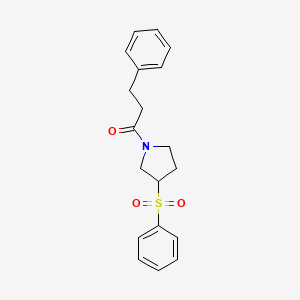 molecular formula C19H21NO3S B2812499 1-[3-(BENZENESULFONYL)PYRROLIDIN-1-YL]-3-PHENYLPROPAN-1-ONE CAS No. 1448050-99-4