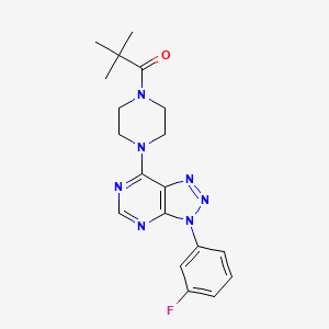 1-(4-(3-(3-fluorophenyl)-3H-[1,2,3]triazolo[4,5-d]pyrimidin-7-yl)piperazin-1-yl)-2,2-dimethylpropan-1-one