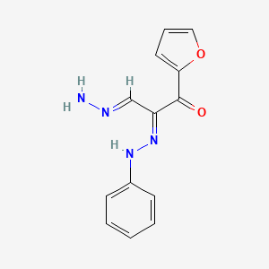 (2E,3E)-1-(furan-2-yl)-3-hydrazinylidene-2-(2-phenylhydrazin-1-ylidene)propan-1-one