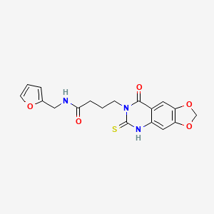 molecular formula C18H17N3O5S B2818677 N-[(furan-2-yl)methyl]-4-{8-oxo-6-sulfanylidene-2H,5H,6H,7H,8H-[1,3]dioxolo[4,5-g]quinazolin-7-yl}butanamide CAS No. 896704-70-4