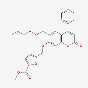 molecular formula C28H28O6 B2820491 Methyl 5-[(6-hexyl-2-oxo-4-phenylchromen-7-yl)oxymethyl]furan-2-carboxylate CAS No. 405916-99-6
