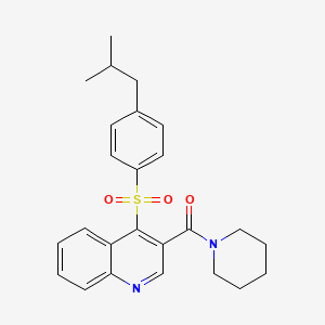 molecular formula C25H28N2O3S B2823001 4-[4-(2-Methylpropyl)benzenesulfonyl]-3-(piperidine-1-carbonyl)quinoline CAS No. 1111164-59-0