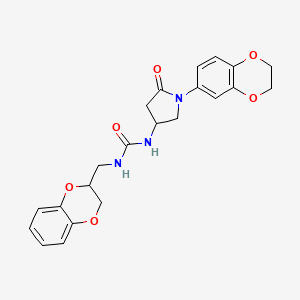 molecular formula C22H23N3O6 B2823367 1-((2,3-Dihydrobenzo[b][1,4]dioxin-2-yl)methyl)-3-(1-(2,3-dihydrobenzo[b][1,4]dioxin-6-yl)-5-oxopyrrolidin-3-yl)urea CAS No. 891114-96-8