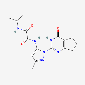 molecular formula C16H20N6O3 B2823552 N1-isopropyl-N2-(3-methyl-1-(4-oxo-4,5,6,7-tetrahydro-3H-cyclopenta[d]pyrimidin-2-yl)-1H-pyrazol-5-yl)oxalamide CAS No. 1014028-35-3