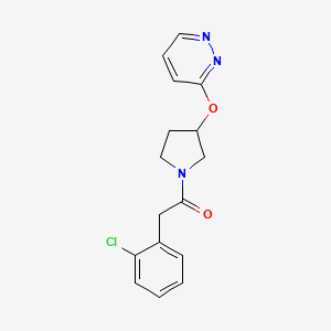 2-(2-Chlorophenyl)-1-(3-(pyridazin-3-yloxy)pyrrolidin-1-yl)ethanone