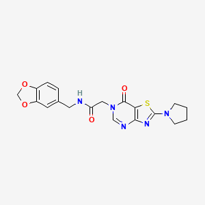 molecular formula C19H19N5O4S B2825216 N-[(2H-1,3-benzodioxol-5-yl)methyl]-2-[7-oxo-2-(pyrrolidin-1-yl)-6H,7H-[1,3]thiazolo[4,5-d]pyrimidin-6-yl]acetamide CAS No. 1223912-14-8
