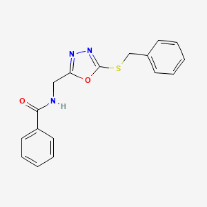 molecular formula C17H15N3O2S B2825927 N-{[5-(benzylsulfanyl)-1,3,4-oxadiazol-2-yl]methyl}benzamide CAS No. 941985-30-4