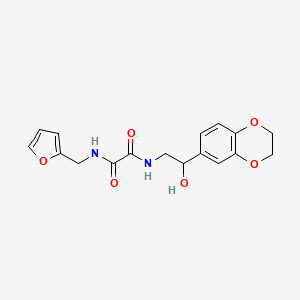 molecular formula C17H18N2O6 B2830404 N1-(2-(2,3-dihydrobenzo[b][1,4]dioxin-6-yl)-2-hydroxyethyl)-N2-(furan-2-ylmethyl)oxalamide CAS No. 2034262-77-4