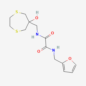 molecular formula C13H18N2O4S2 B2831014 N-[(furan-2-yl)methyl]-N'-[(6-hydroxy-1,4-dithiepan-6-yl)methyl]ethanediamide CAS No. 2415526-45-1