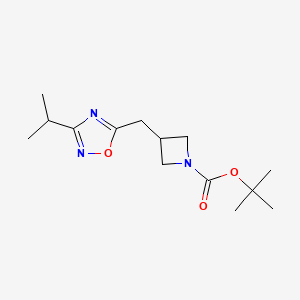 molecular formula C14H23N3O3 B2831544 tert-Butyl 3-((3-isopropyl-1,2,4-oxadiazol-5-yl)methyl)azetidine-1-carboxylate CAS No. 1695064-18-6
