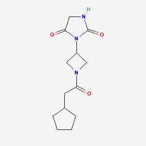 molecular formula C13H19N3O3 B2834288 3-[1-(2-Cyclopentylacetyl)azetidin-3-yl]imidazolidine-2,4-dione CAS No. 2034432-41-0