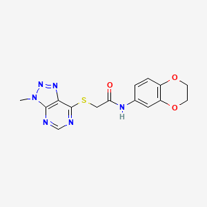 molecular formula C15H14N6O3S B2834336 N-(2,3-dihydro-1,4-benzodioxin-6-yl)-2-({3-methyl-3H-[1,2,3]triazolo[4,5-d]pyrimidin-7-yl}sulfanyl)acetamide CAS No. 1058238-51-9