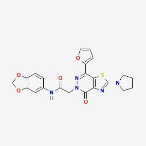 molecular formula C22H19N5O5S B2837946 N-(2H-1,3-benzodioxol-5-yl)-2-[7-(furan-2-yl)-4-oxo-2-(pyrrolidin-1-yl)-4H,5H-[1,3]thiazolo[4,5-d]pyridazin-5-yl]acetamide CAS No. 1105207-16-6