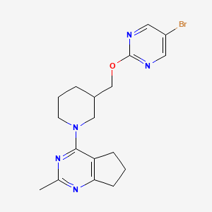molecular formula C18H22BrN5O B2838702 4-[3-[(5-Bromopyrimidin-2-yl)oxymethyl]piperidin-1-yl]-2-methyl-6,7-dihydro-5H-cyclopenta[d]pyrimidine CAS No. 2380058-08-0
