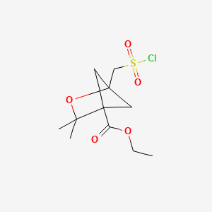 molecular formula C11H17ClO5S B2838879 Ethyl 1-((chlorosulfonyl)methyl)-3,3-dimethyl-2-oxabicyclo[2.1.1]hexane-4-carboxylate CAS No. 2230798-16-8