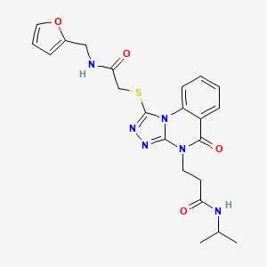 molecular formula C22H24N6O4S B2844391 3-{1-[({[(furan-2-yl)methyl]carbamoyl}methyl)sulfanyl]-5-oxo-4H,5H-[1,2,4]triazolo[4,3-a]quinazolin-4-yl}-N-(propan-2-yl)propanamide CAS No. 1116065-25-8