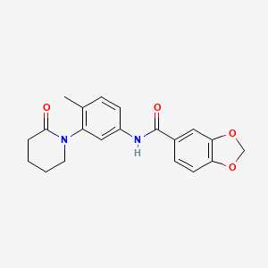 molecular formula C20H20N2O4 B2844942 N-[4-methyl-3-(2-oxopiperidin-1-yl)phenyl]-2H-1,3-benzodioxole-5-carboxamide CAS No. 941873-23-0