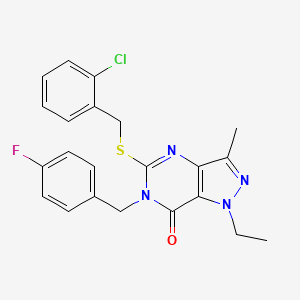 molecular formula C22H20ClFN4OS B2850715 5-{[(2-chlorophenyl)methyl]sulfanyl}-1-ethyl-6-[(4-fluorophenyl)methyl]-3-methyl-1H,6H,7H-pyrazolo[4,3-d]pyrimidin-7-one CAS No. 1359084-05-1