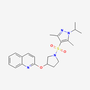 molecular formula C21H26N4O3S B2861403 2-((1-((1-isopropyl-3,5-dimethyl-1H-pyrazol-4-yl)sulfonyl)pyrrolidin-3-yl)oxy)quinoline CAS No. 2034392-39-5