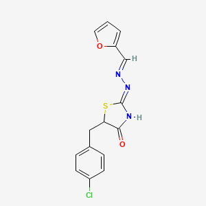 molecular formula C15H12ClN3O2S B2862675 (Z)-5-(4-chlorobenzyl)-2-((E)-(furan-2-ylmethylene)hydrazono)thiazolidin-4-one CAS No. 306321-30-2