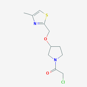 molecular formula C11H15ClN2O2S B2863400 2-Chloro-1-[3-[(4-methyl-1,3-thiazol-2-yl)methoxy]pyrrolidin-1-yl]ethanone CAS No. 2411223-86-2