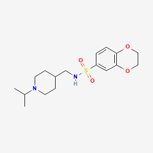 molecular formula C17H26N2O4S B2864840 N-((1-isopropylpiperidin-4-yl)methyl)-2,3-dihydrobenzo[b][1,4]dioxine-6-sulfonamide CAS No. 946383-06-8