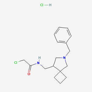 molecular formula C17H24Cl2N2O B2880555 N-[(6-Benzyl-6-azaspiro[3.4]octan-8-yl)methyl]-2-chloroacetamide;hydrochloride CAS No. 2411318-17-5