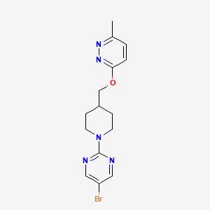 molecular formula C15H18BrN5O B2882808 5-Bromo-2-(4-{[(6-methylpyridazin-3-yl)oxy]methyl}piperidin-1-yl)pyrimidine CAS No. 2320889-24-3