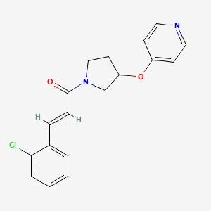 (E)-3-(2-chlorophenyl)-1-(3-(pyridin-4-yloxy)pyrrolidin-1-yl)prop-2-en-1-one