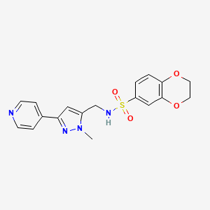 molecular formula C18H18N4O4S B2889045 N-{[1-methyl-3-(pyridin-4-yl)-1H-pyrazol-5-yl]methyl}-2,3-dihydro-1,4-benzodioxine-6-sulfonamide CAS No. 2310143-52-1
