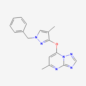 molecular formula C17H16N6O B2890366 1-Benzyl-4-methyl-3-({5-methyl-[1,2,4]triazolo[1,5-a]pyrimidin-7-yl}oxy)-1H-pyrazole CAS No. 301818-79-1
