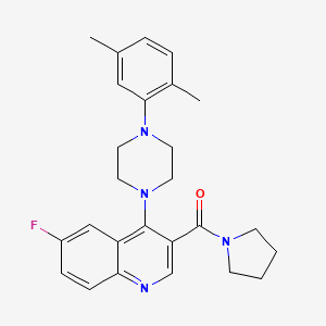 (4-(4-(2,5-Dimethylphenyl)piperazin-1-yl)-6-fluoroquinolin-3-yl)(pyrrolidin-1-yl)methanone