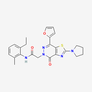 N-(2-ethyl-6-methylphenyl)-2-(7-(furan-2-yl)-4-oxo-2-(pyrrolidin-1-yl)thiazolo[4,5-d]pyridazin-5(4H)-yl)acetamide